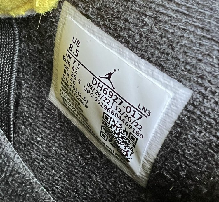 Nike Air Jordan 4 Retro Thunder 2023