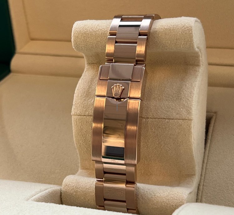Rolex Daytona Unworn Rose Gold Daytona Black Dial 126505