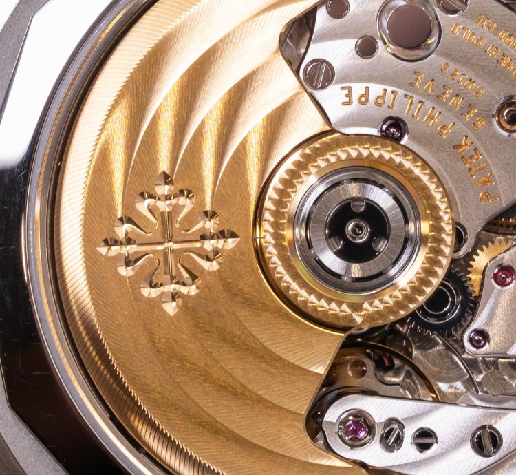 Patek Philippe World Time Chronograph Flyback Salmon Dial Box And Papers 2023 5935a