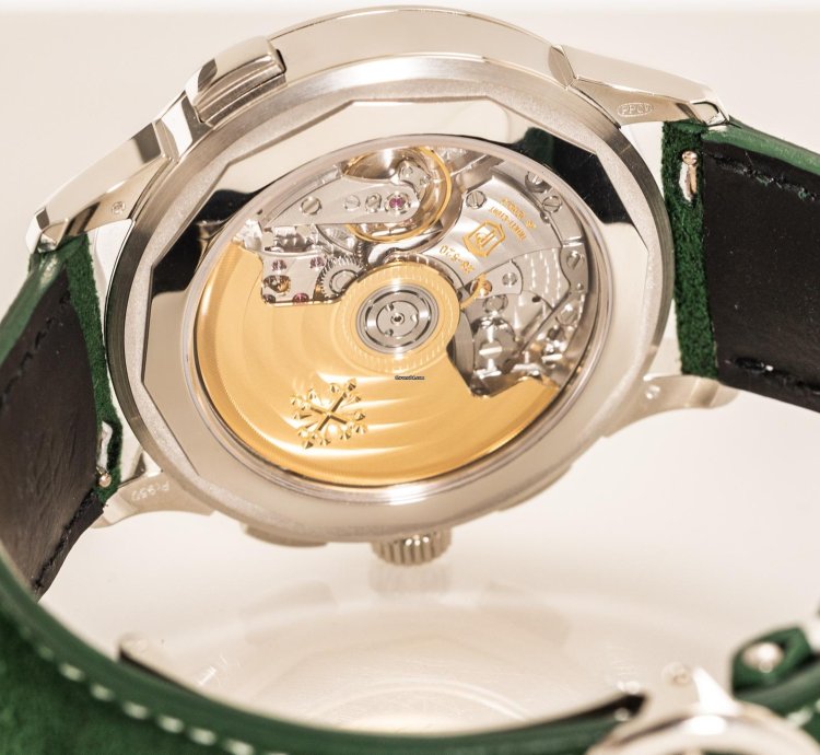 Patek Philippe World Time Chronograph Ref 5930p-001 950 Platinum Green Dial Box Papers Bj-2022 Excellent Eu
