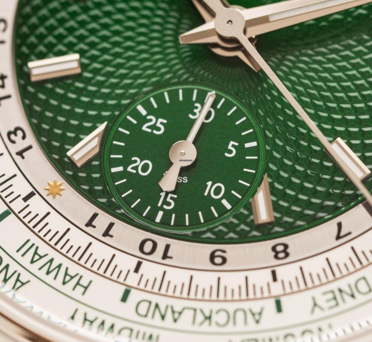 Patek Philippe World Time Chronograph Ref 5930p-001 950 Platinum Green Dial Box Papers Bj-2022 Excellent Eu