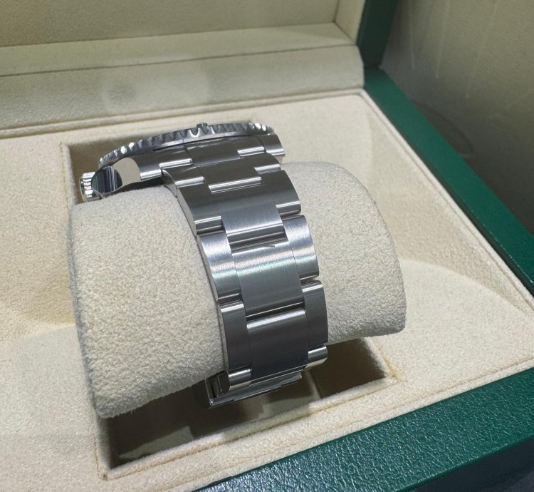 Rolex Submariner Date 116610lv 2019 Hulk 40mm Oyster Full Set Unworn
