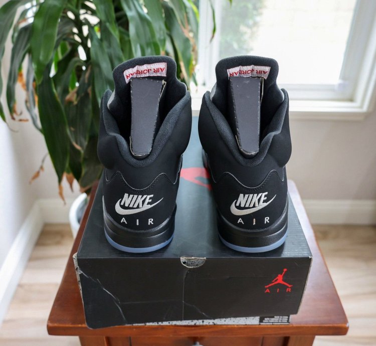 Nike Air Jordan 5 Retro Black Metallic 2016 Size 13 Mens