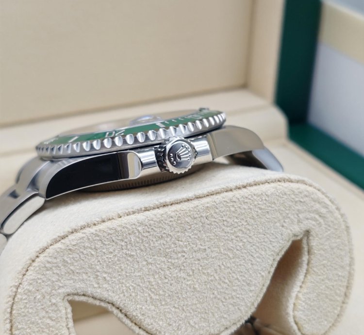 Rolex Submariner Date 116610lv Hulk New 2020 Full Set