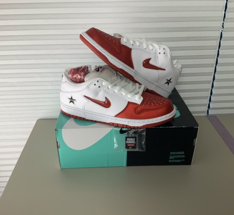 Supreme Nike Sb Dunk Low Jewel Swoosh Star Red White 9 5