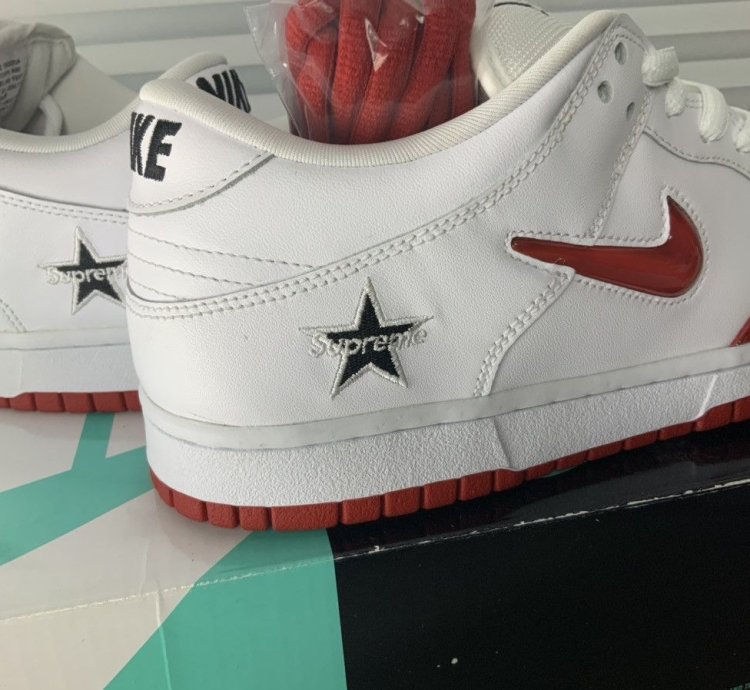 Supreme Nike Sb Dunk Low Jewel Swoosh Star Red White 9 5