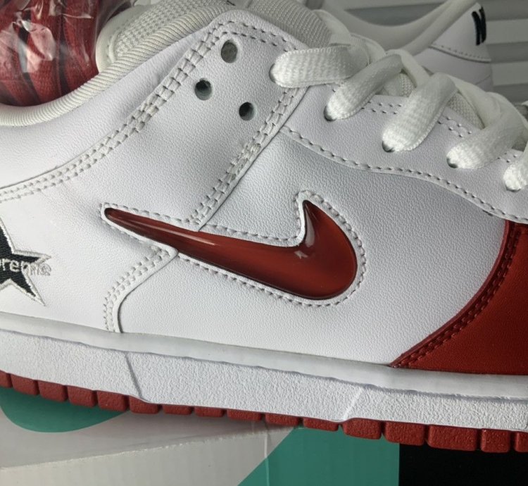 Supreme Nike Sb Dunk Low Jewel Swoosh Star Red White 9 5