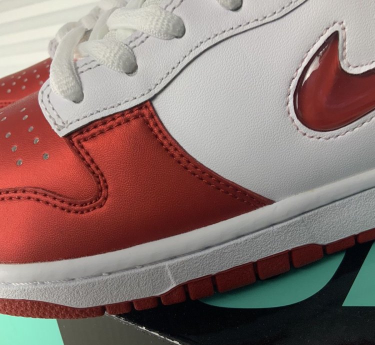 Supreme Nike Sb Dunk Low Jewel Swoosh Star Red White 9 5