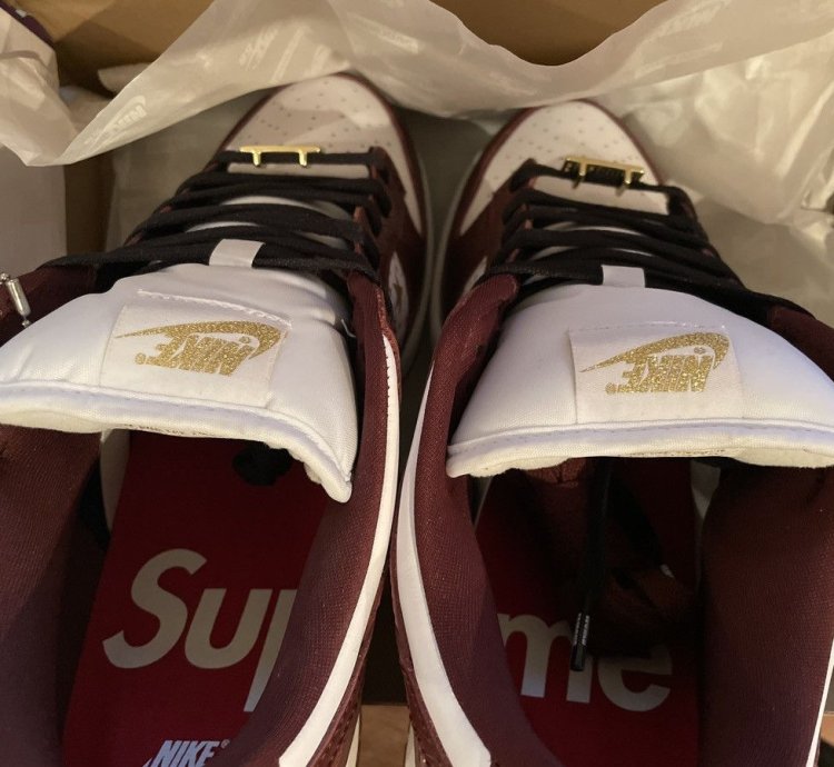 Supreme Nike Sb Dunk Low Stars barkroot