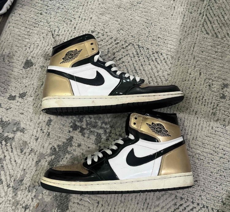 Jordan 1 Gold Toe