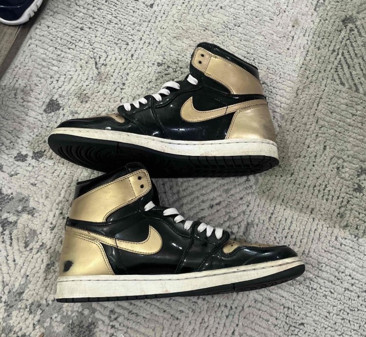 Jordan 1 Gold Toe