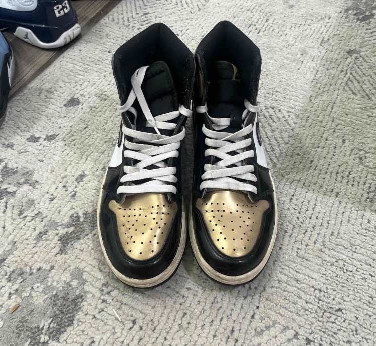 Jordan 1 Gold Toe