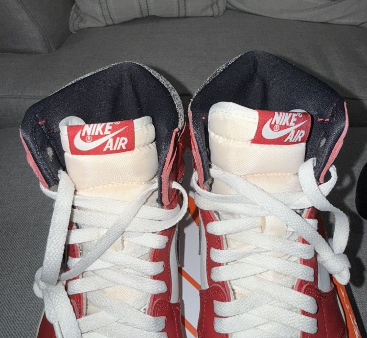 Nike Air Jordan Retro 1 High Og Lost And Found Chicago