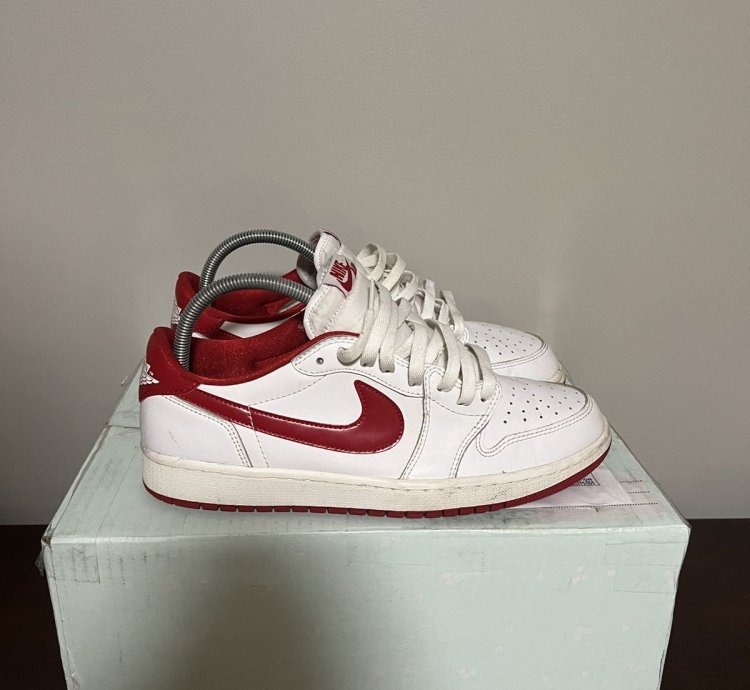 Jordan 1 Low Varsity Red Big Swoosh 2015