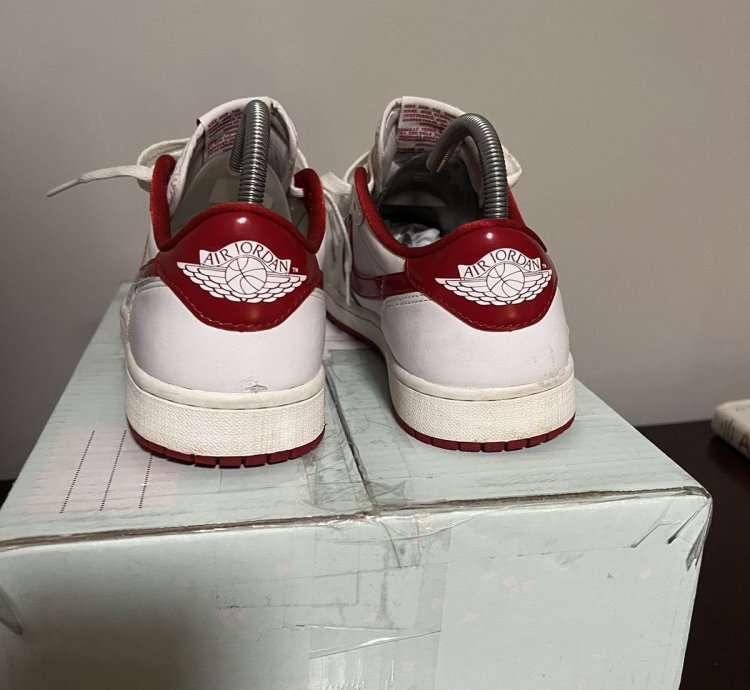 Jordan 1 Low Varsity Red Big Swoosh 2015