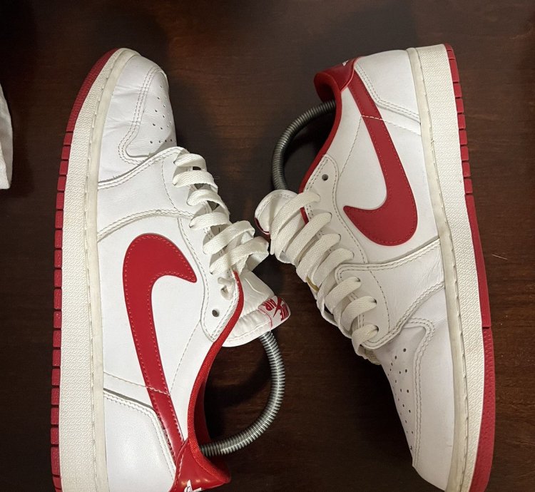 Jordan 1 Low Varsity Red Big Swoosh 2015