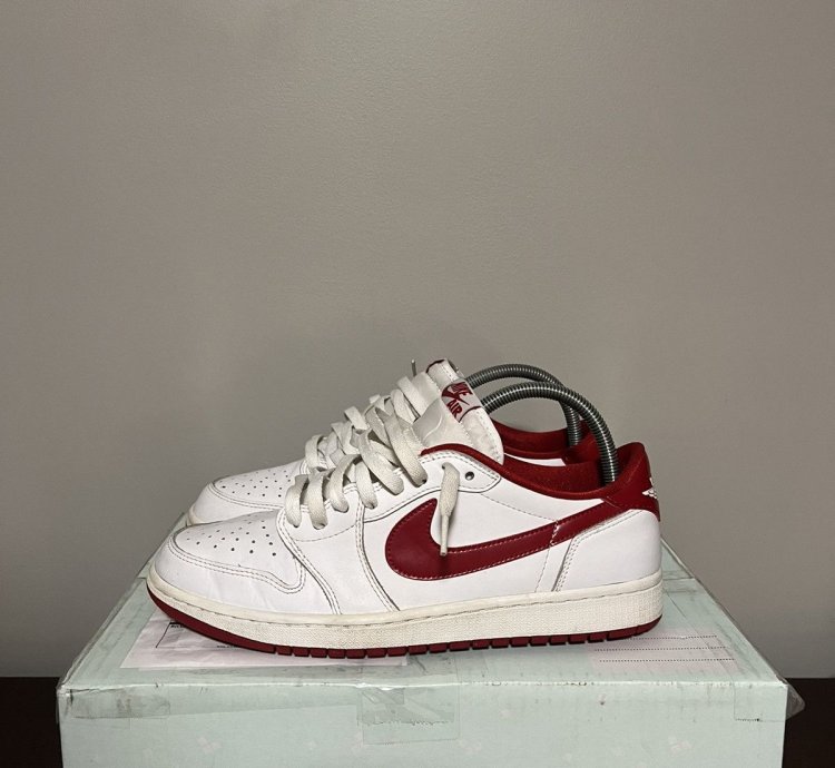 Jordan 1 Low Varsity Red Big Swoosh 2015