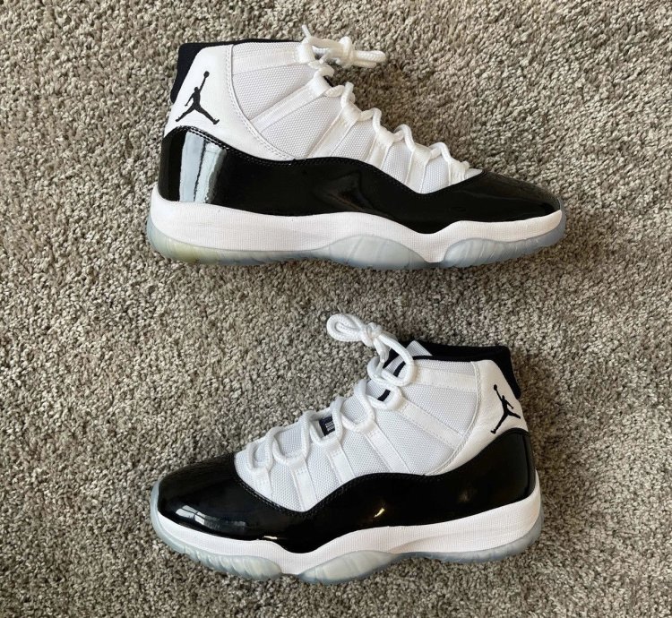 Nike Air Jordan Retro 11 Concord White Black 2018 Size 9 5
