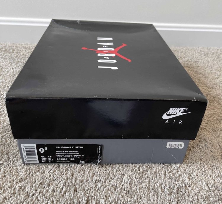 Nike Air Jordan Retro 11 Concord White Black 2018 Size 9 5