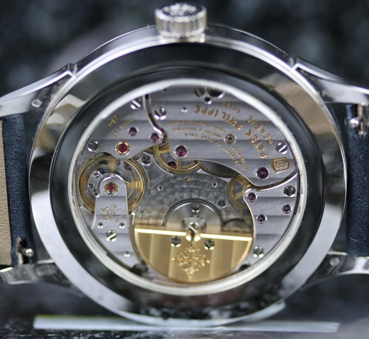 Patek Philippe World Time Platin - Blue - Like New - German Papers - Fullset - 05 2023