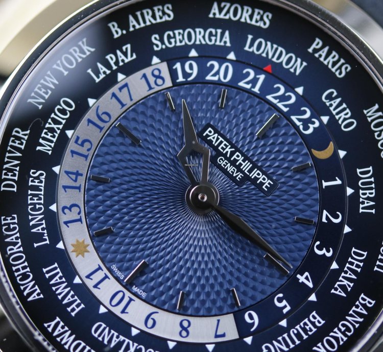 Patek Philippe World Time Platin - Blue - Like New - German Papers - Fullset - 05 2023