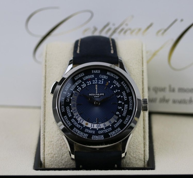 Patek Philippe World Time Platin - Blue - Like New - German Papers - Fullset - 05 2023