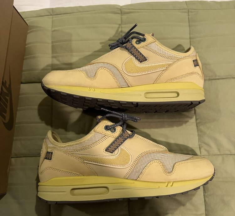 Nike Air Max 1 Travis Scott Cactus Jack Saturn Gold Size 11