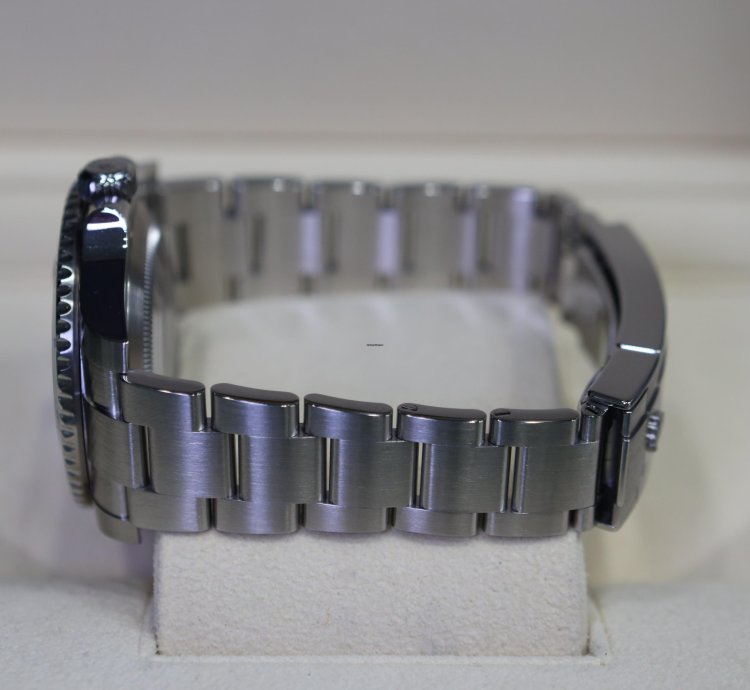 Rolex Submariner Date 2020 Submariner Date Hulk 116610lv Like New Complete Set