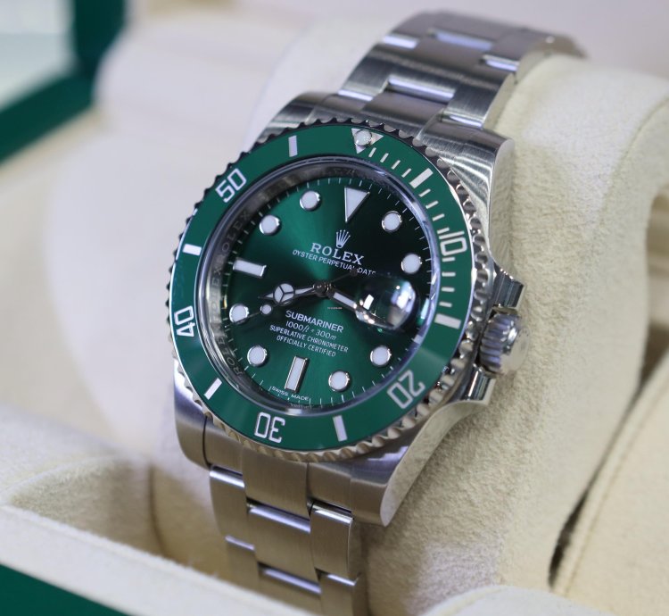 Rolex Submariner Date 2020 Submariner Date Hulk 116610lv Like New Complete Set