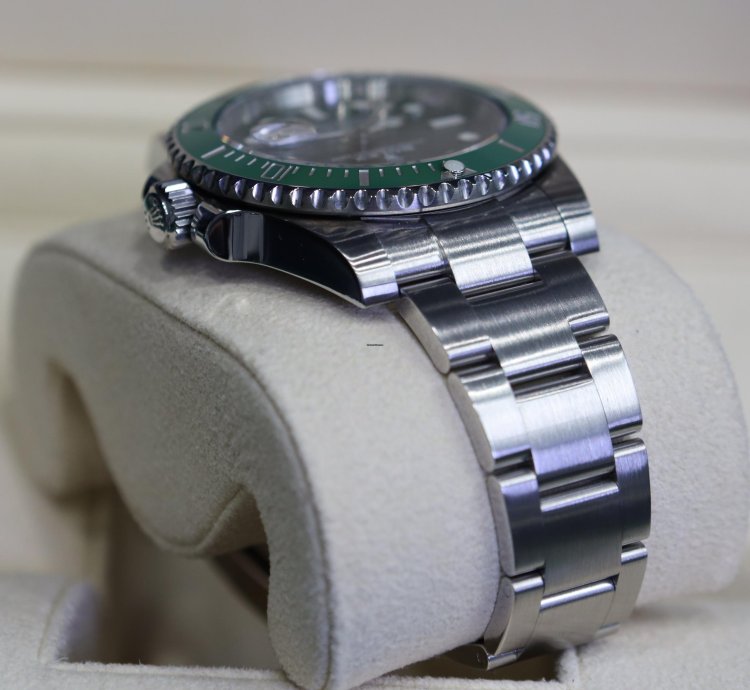 Rolex Submariner Date 2020 Submariner Date Hulk 116610lv Like New Complete Set