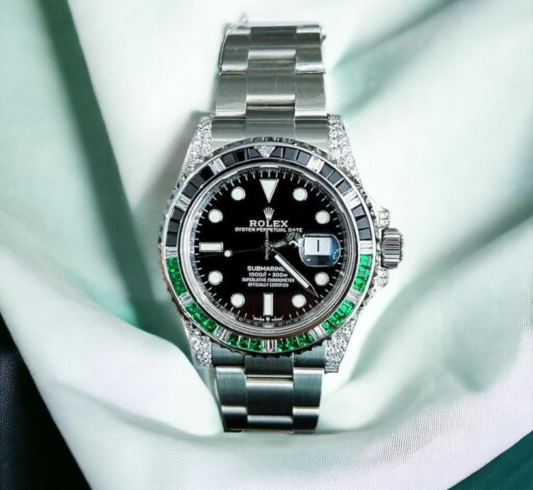 Rolex Submariner Date 41 Mm Custom Diamond-set Green Black Onyx Gems - Ice Out