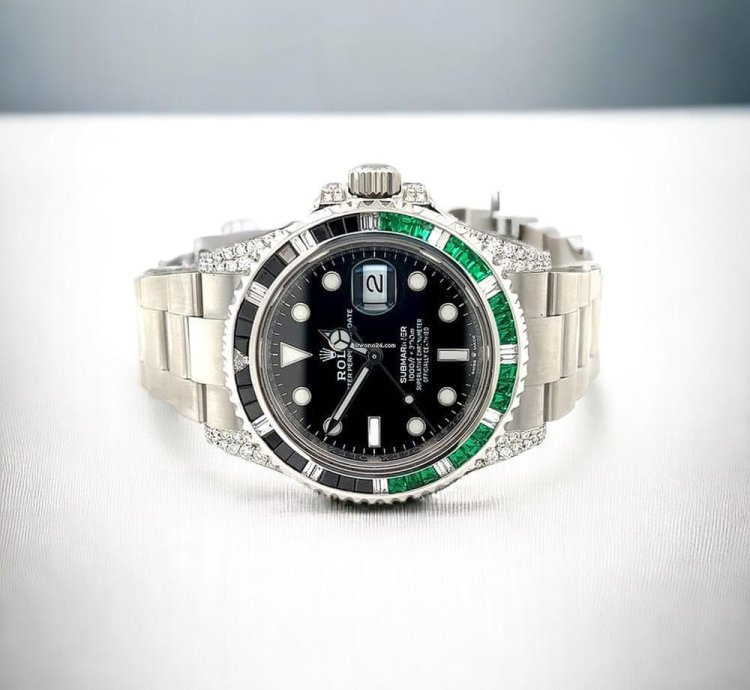 Rolex Submariner Date 41 Mm Custom Diamond-set Green Black Onyx Gems - Ice Out