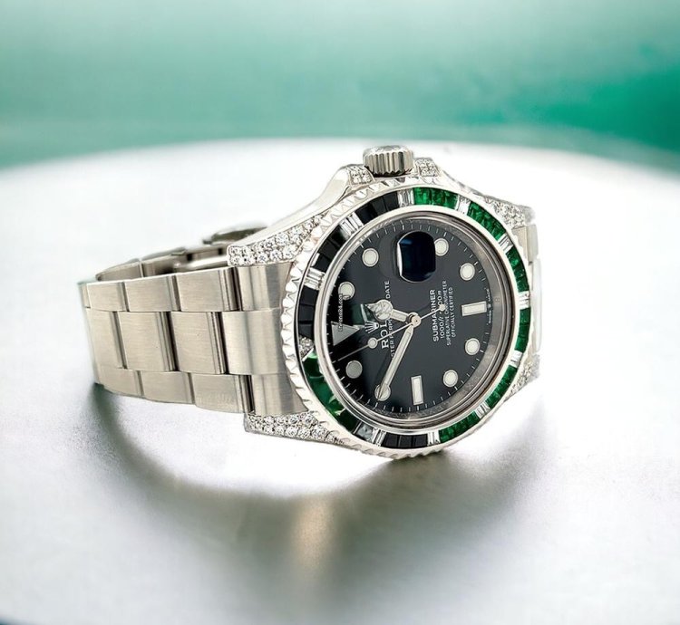 Rolex Submariner Date 41 Mm Custom Diamond-set Green Black Onyx Gems - Ice Out