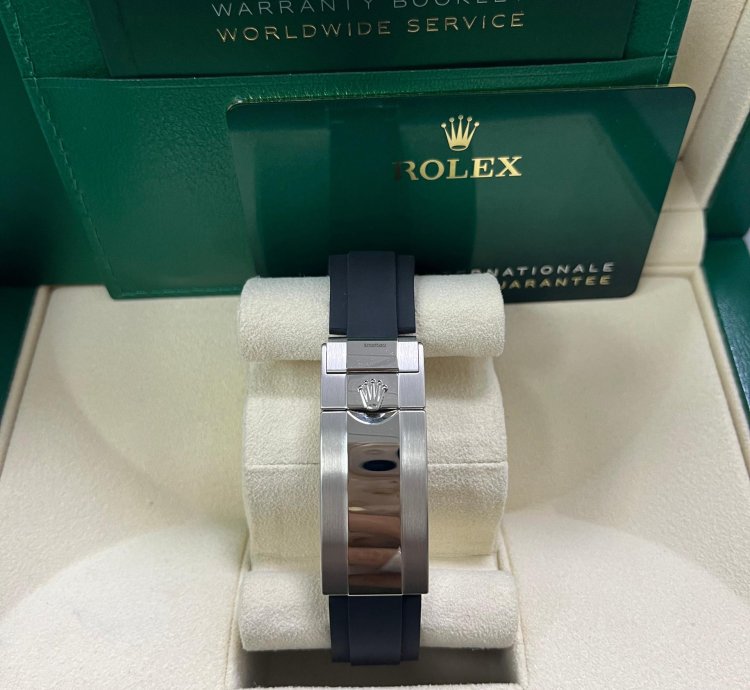 Rolex Daytona White Gold Cosmograph Daytona Silver And Black Index Dial - Oysterflex Strap 126519ln