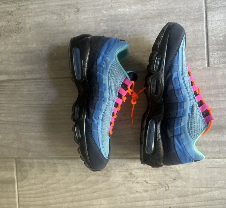 Nike Air Max 95 Coral Studios