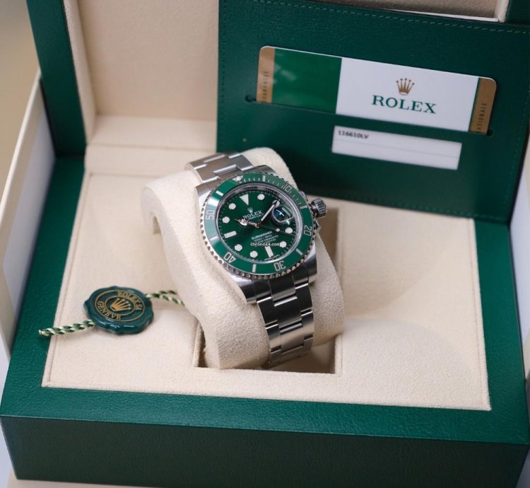Rolex Submariner Date Green Hulk - Like New