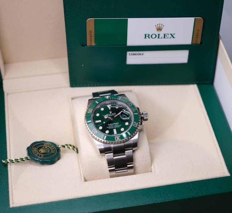 Rolex Submariner Date Green Hulk - Like New