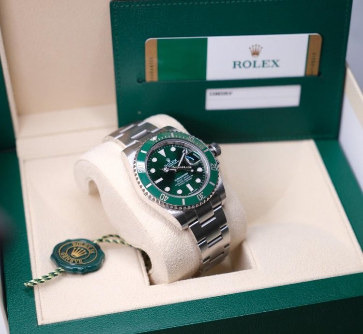 Rolex Submariner Date Green Hulk - Like New
