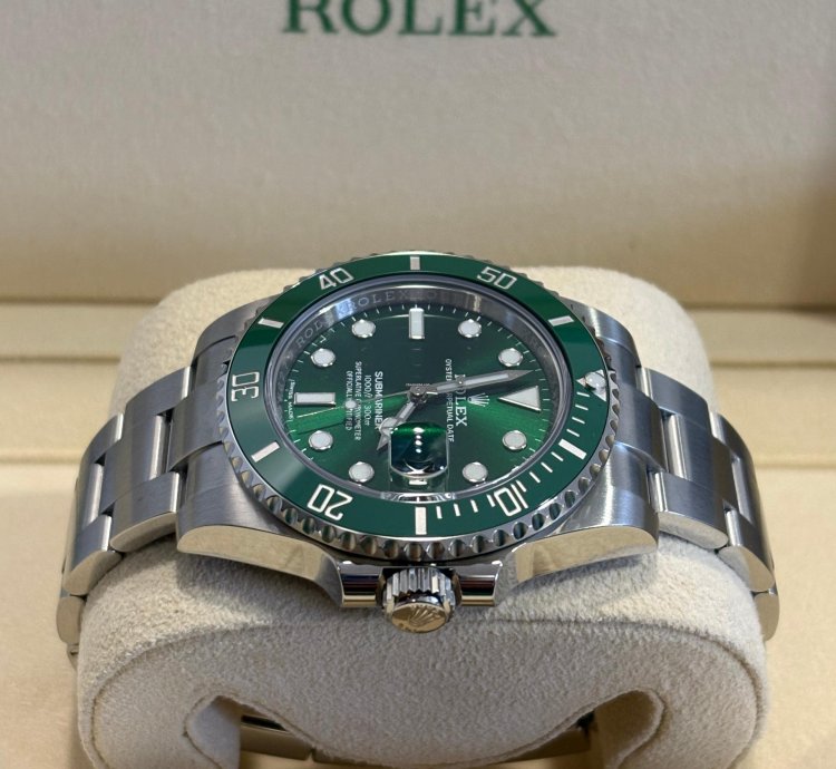 Rolex Submariner Date Hulk - 116610lv - 2019
