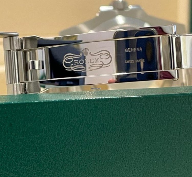 Rolex Submariner Date Hulk - 2020 - 116610lv New Card