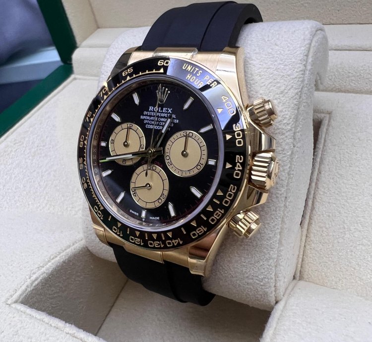 Rolex Daytona Yellow Gold Black And Champagne Dial Oysterflex Bracelet