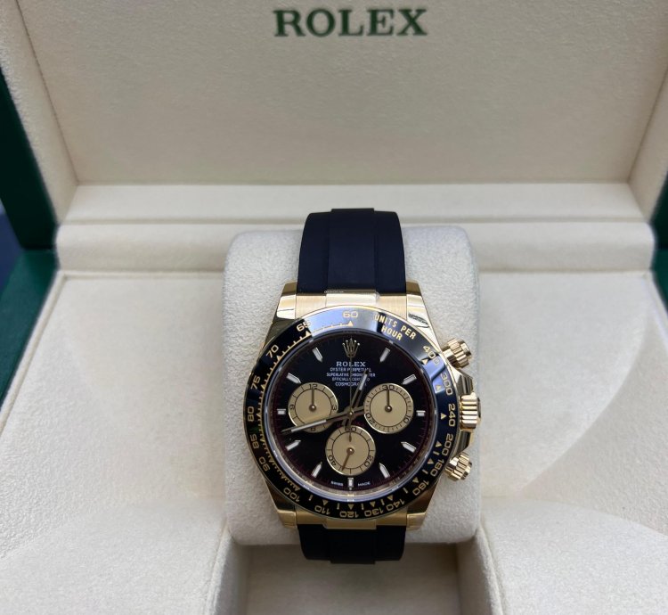 Rolex Daytona Yellow Gold Black And Champagne Dial Oysterflex Bracelet