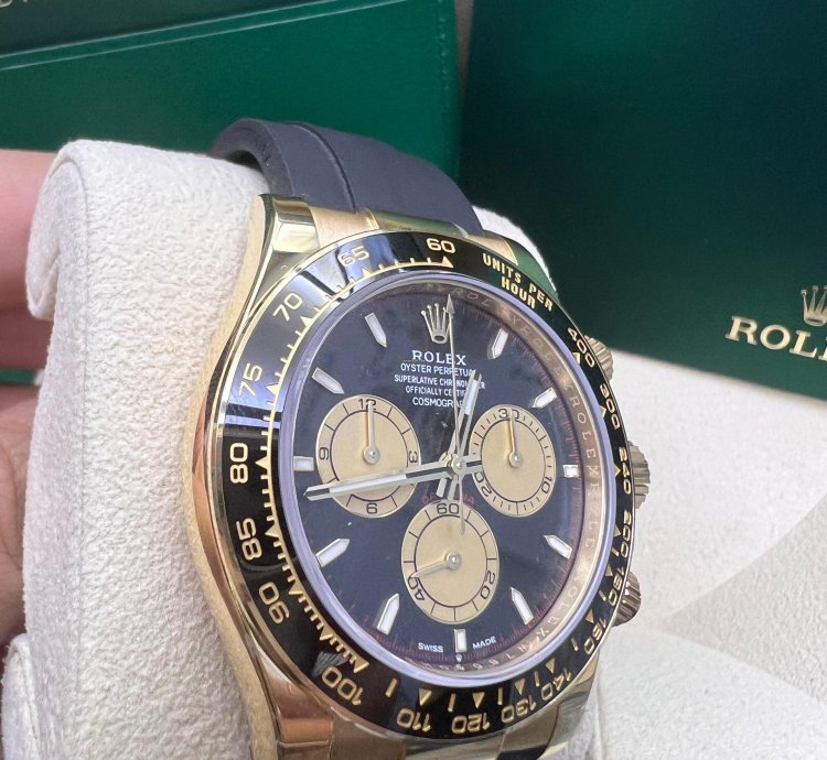 Rolex Daytona Yellow Gold Black And Champagne Dial Oysterflex Bracelet