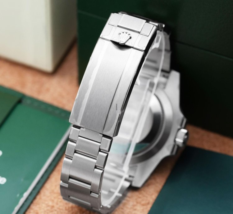 Rolex Submariner Date Hulk 116610lv - 2013 Full Set Unworn Fully Stickered Green Dial