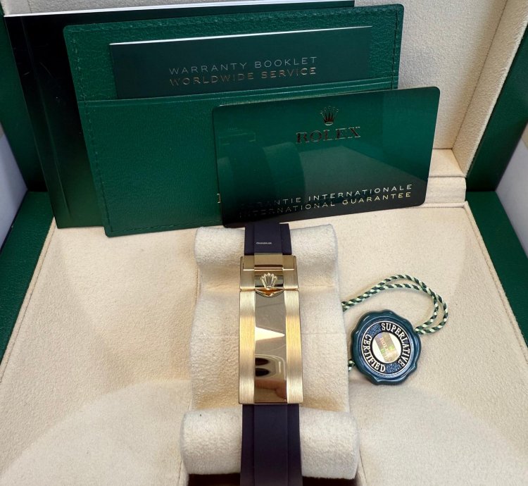 Rolex Daytona Yellow Gold Black Cerachrom Bezel White Index Dial Oysterflex Strap 126518ln