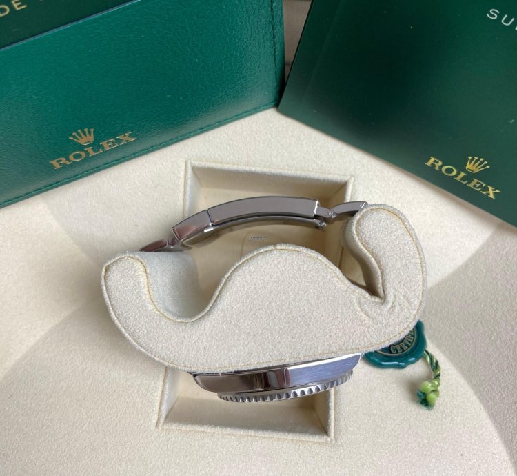 Rolex Submariner Date Hulk 116610lv 2019 Edition