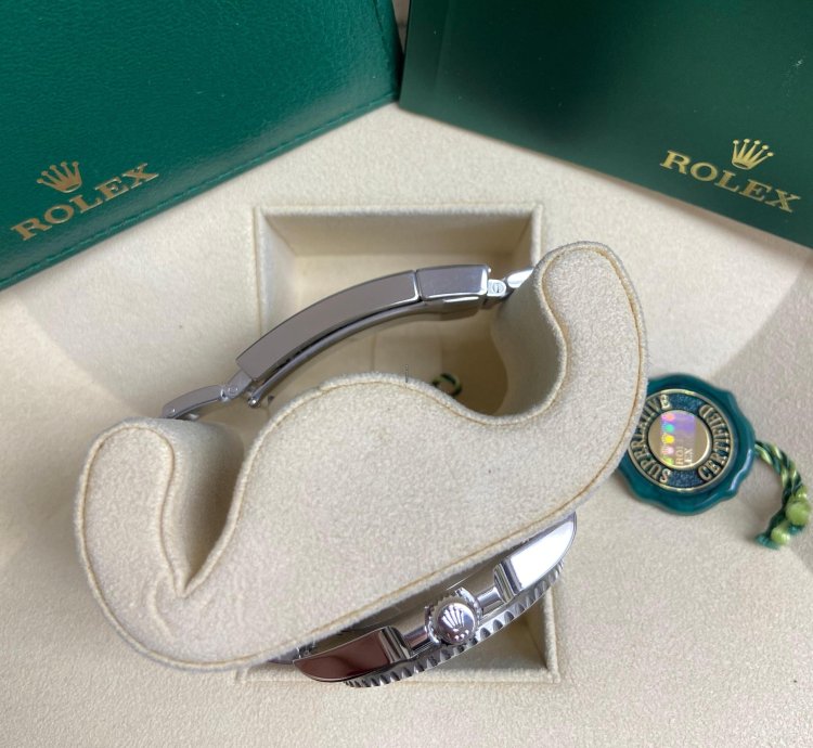 Rolex Submariner Date Hulk 116610lv 2020 Edition