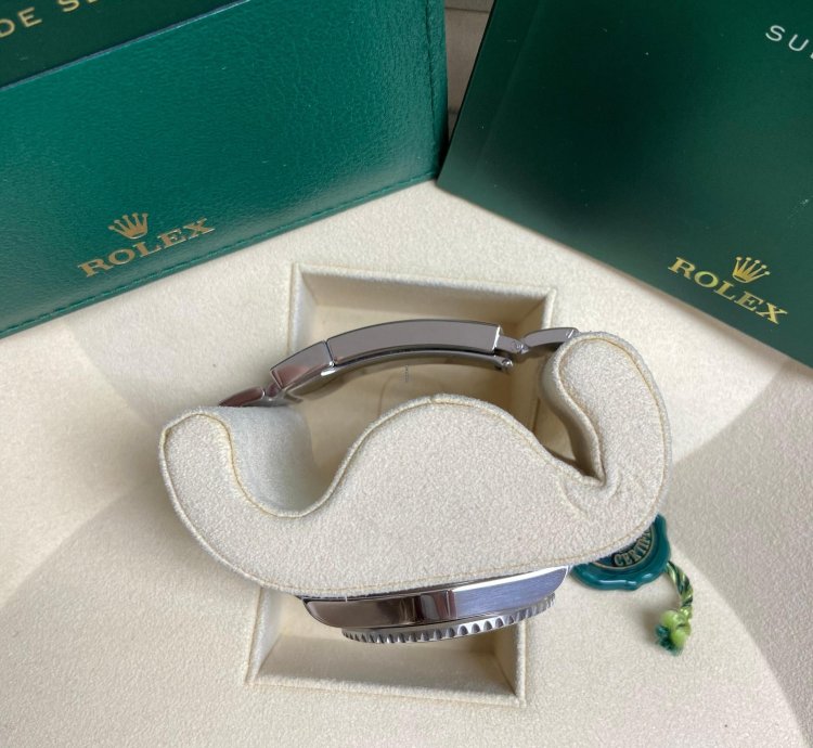 Rolex Submariner Date Hulk 116610lv 2020 Edition