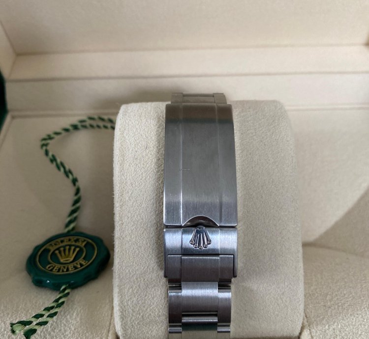Rolex Submariner Date Hulk 2020 new Unworn Full Set