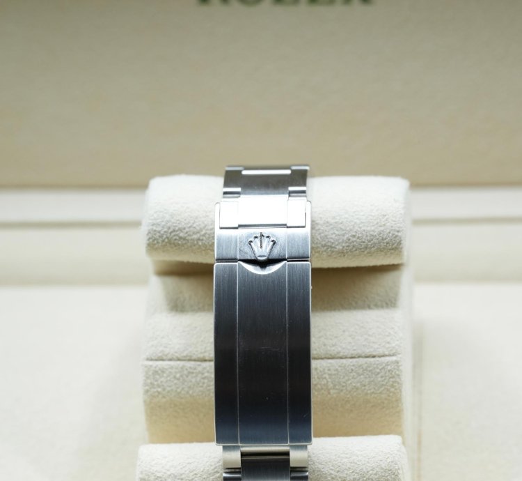 Rolex Submariner Date Hulk 2020 Green Dial Box And Papers 116610lv